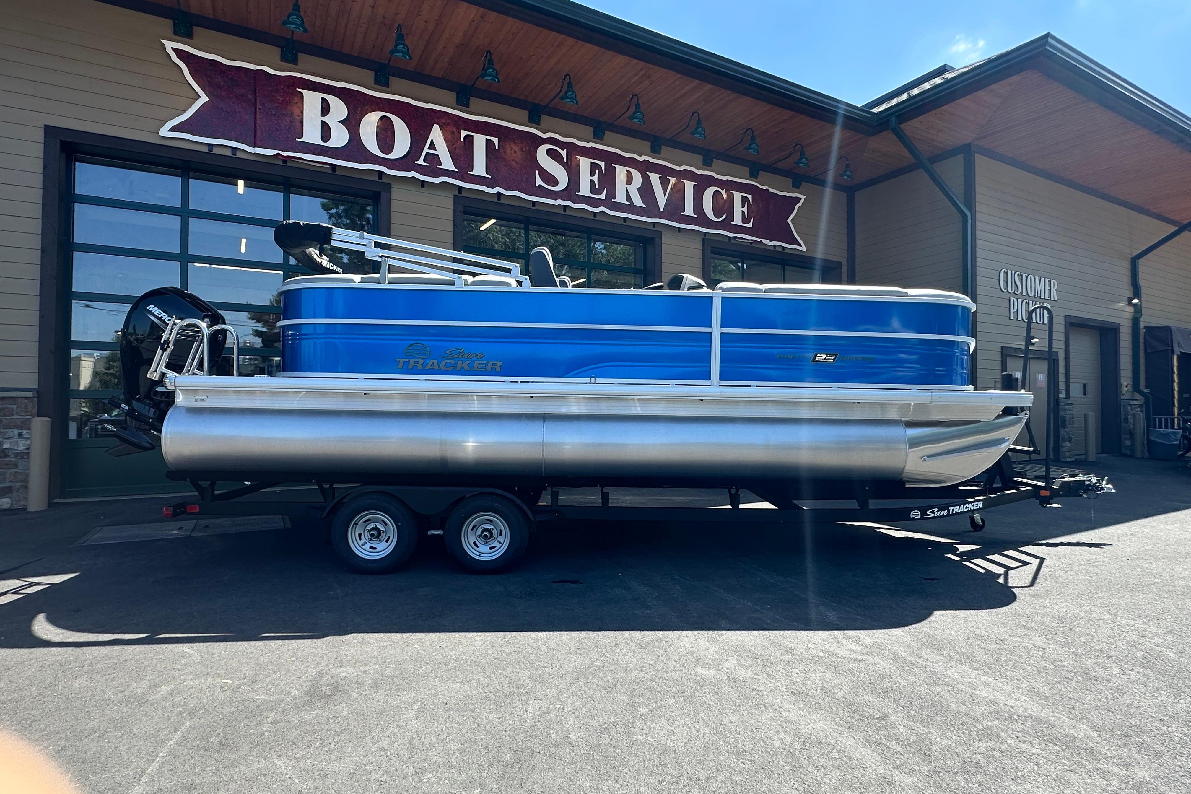 2026 Sun Tracker Party Barge 22 DLX