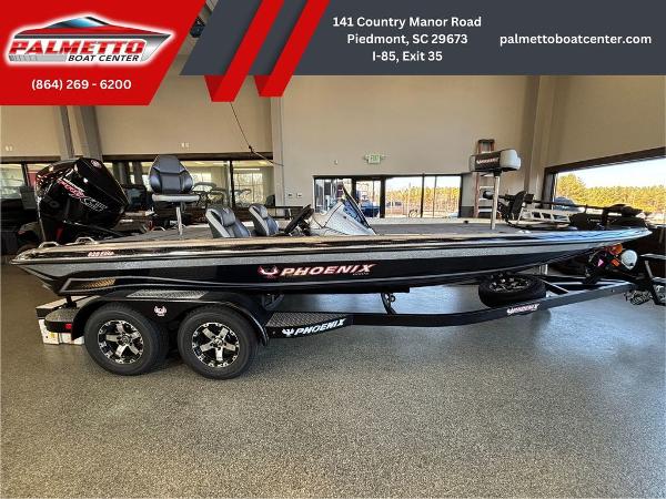 Phoenix 920 Elite 2025 Phoenix 920 Elite boat displayed at Palmetto Boat Center showroom.