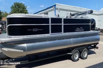 2026 Sun Tracker Party Barge 22 DLX