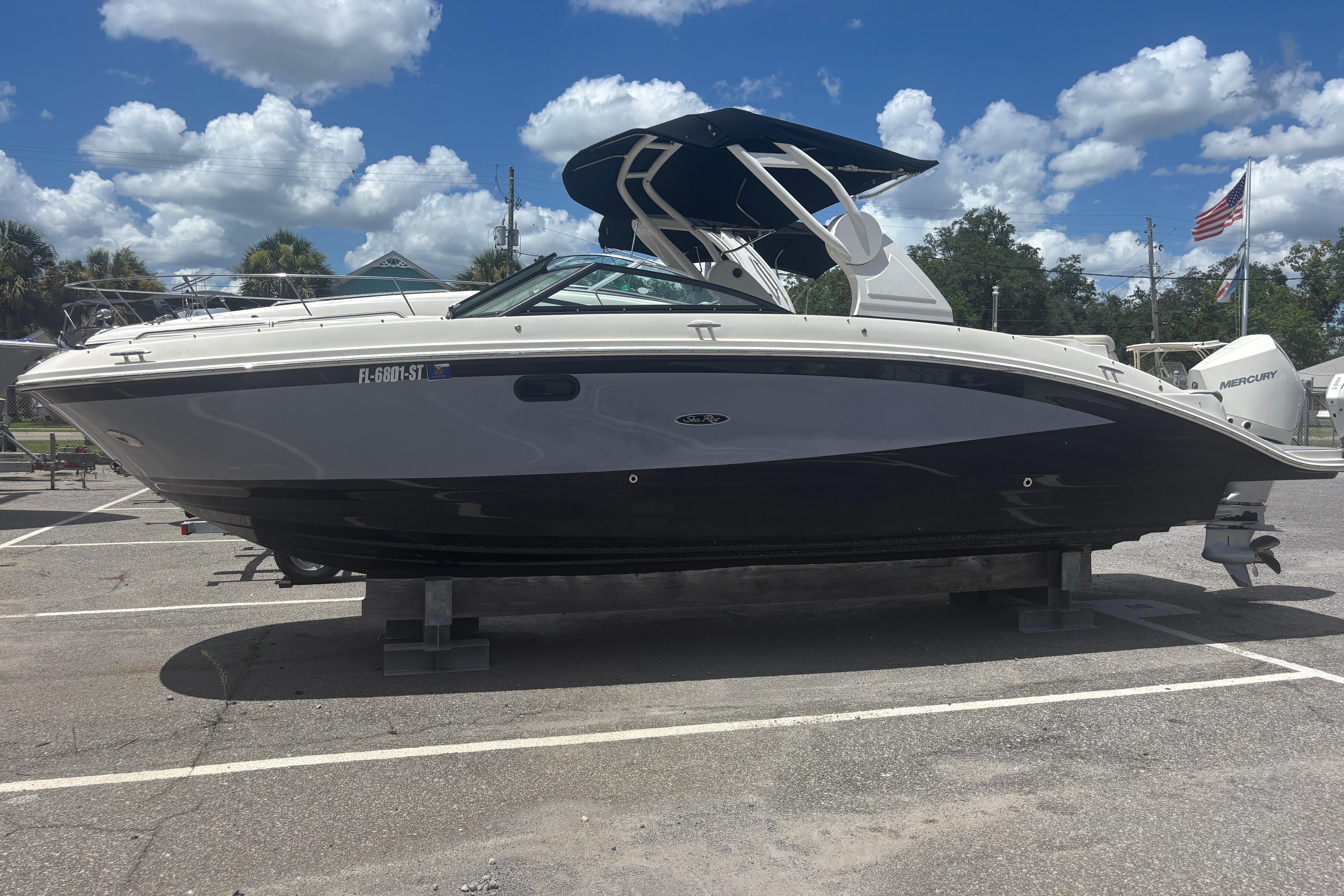 2020 Sea Ray SDX 270 Outboard