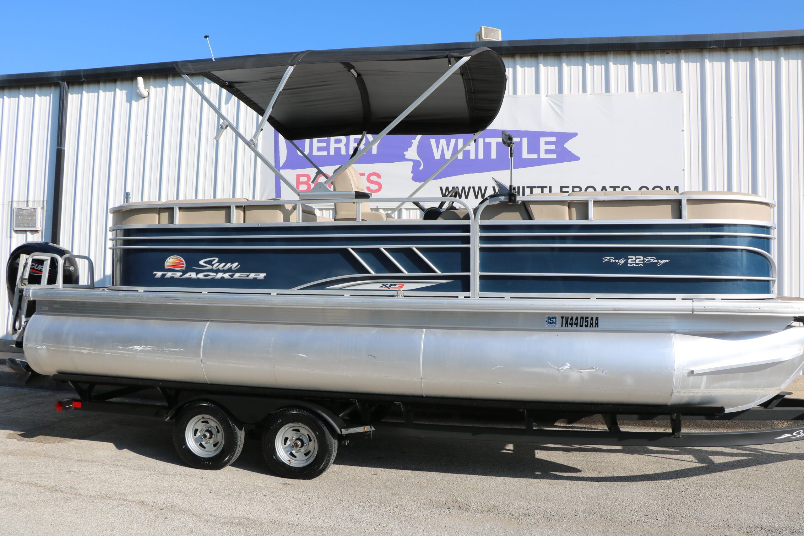 2022 Tracker Party Barge 22 Dlx XP3