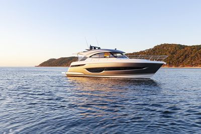 Riviera 4600 SPORT YACHT-PLATINUM EDITION