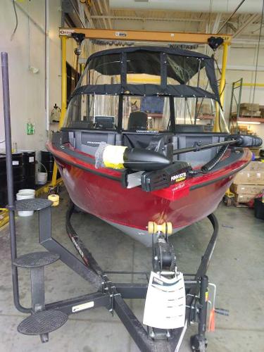 Tracker Targa V-18 Combo 2024 Tracker Targa V-18 Combo boat in a garage.