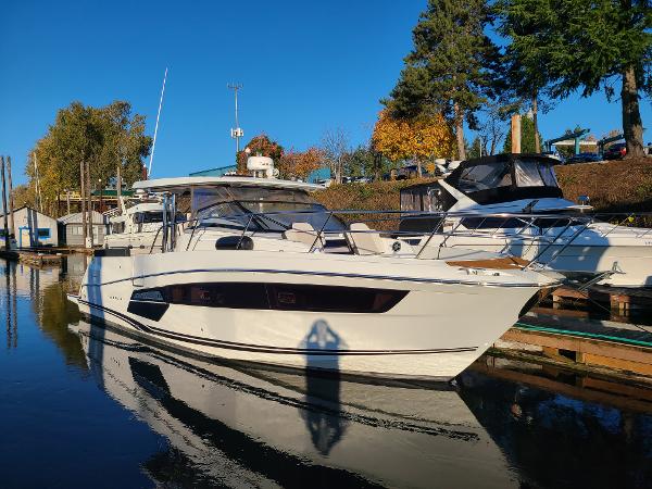 Jeanneau Leader 12.5 2021 Jeanneau Leader 12.5 boat docked in a marina on a sunny day.
