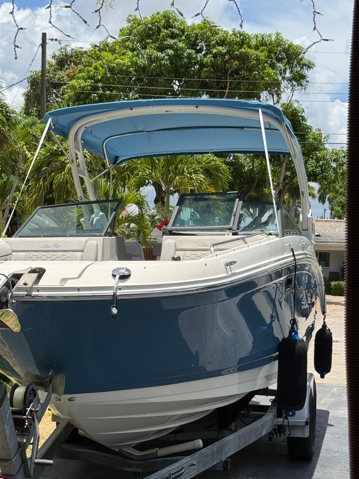 2023 Sea Ray SDX 270 Outboard