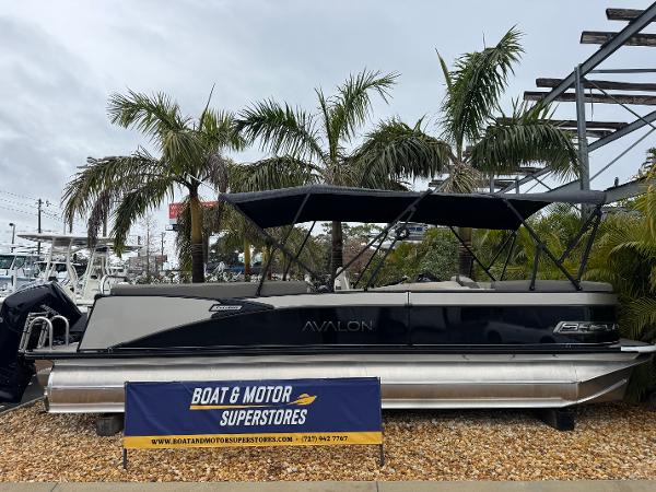 Avalon Catalina Quad Lounge - 25' 2025 Avalon Catalina Quad Lounge boat displayed at dealership with palm trees in background.