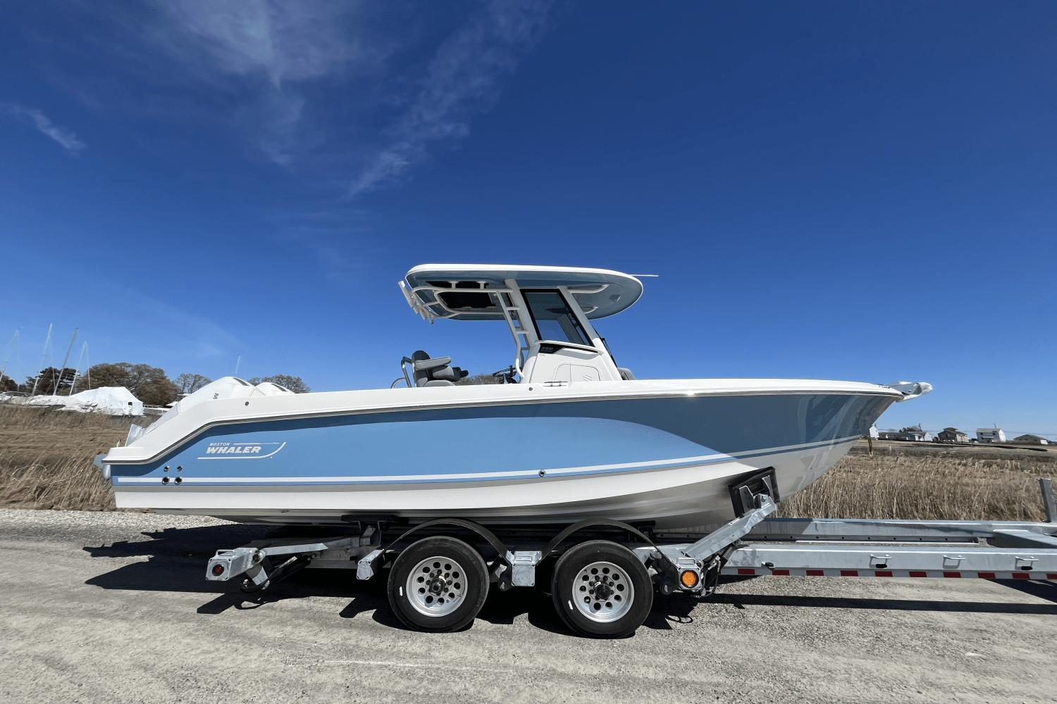 2025 Boston Whaler 250 Outrage
