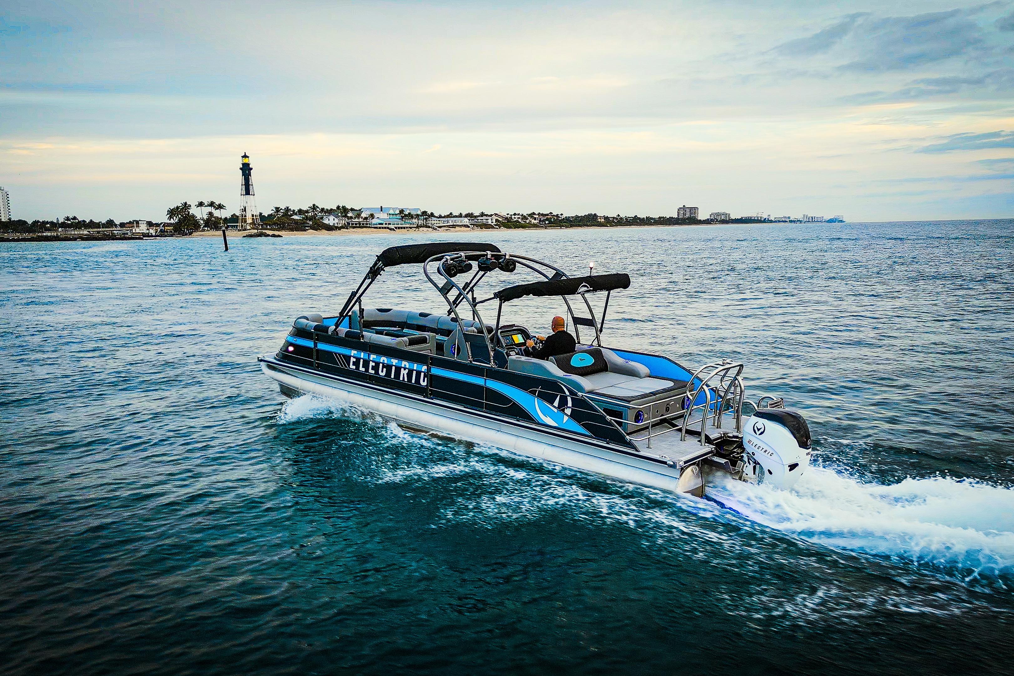 2025 Vision Marine Technologies V30