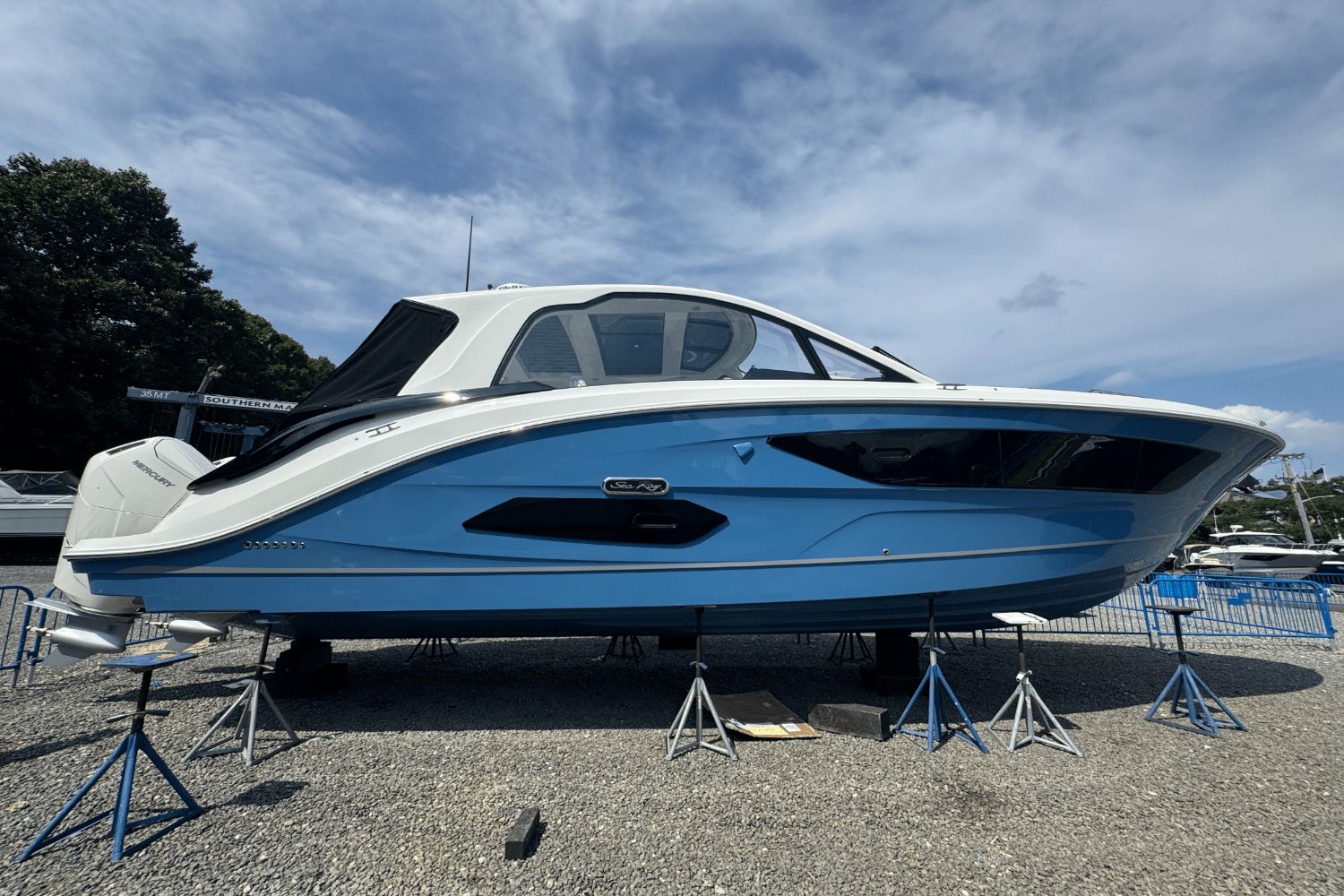 2025 Sea Ray Sundancer 370 Outboard