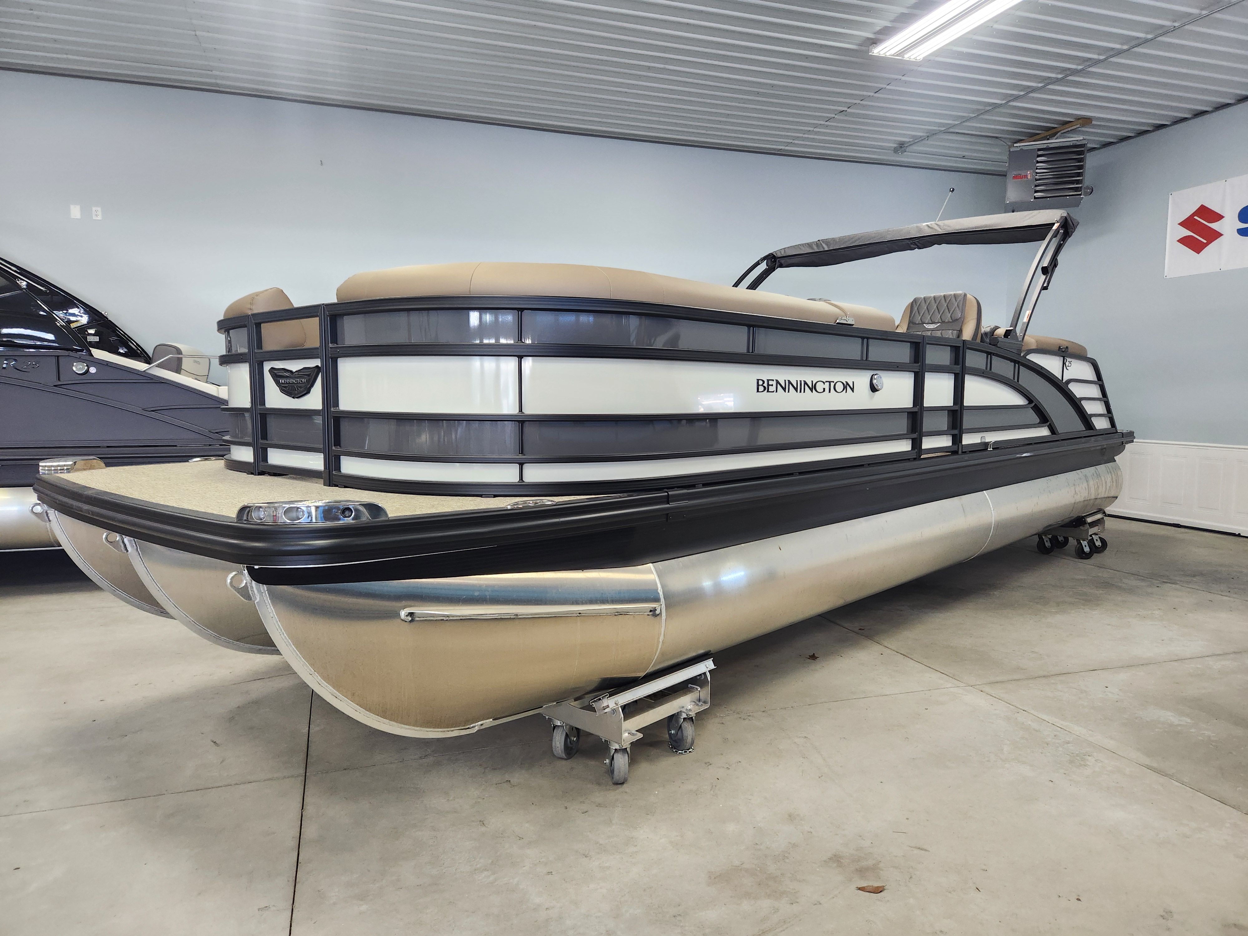 2025 Bennington Marine LLC 25RFBASE