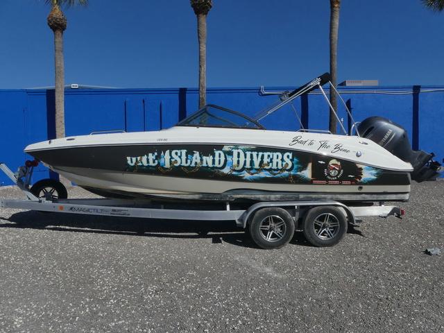 NauticStar 223 DC