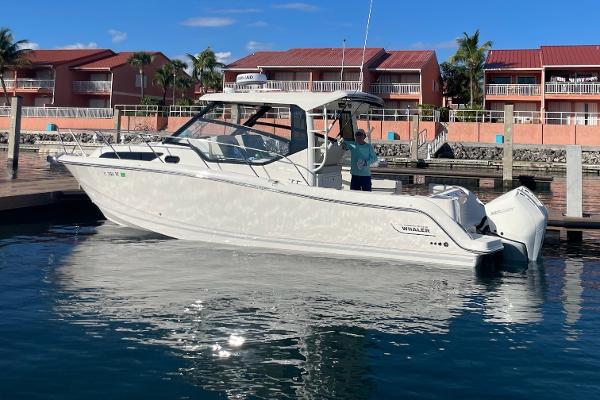 2023 Boston Whaler 325 Conquest