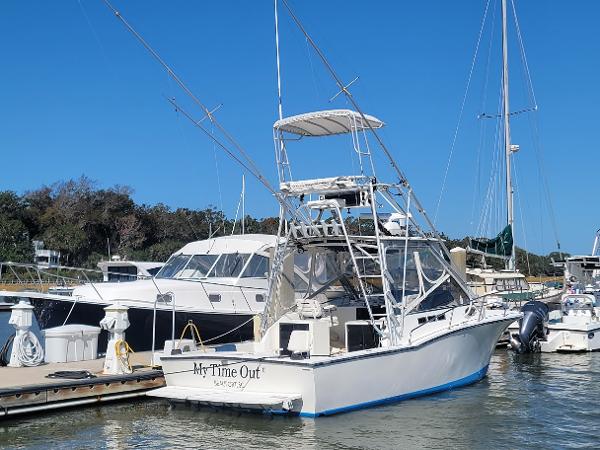 Carolina Classic 28 - 2017 Cummins 6BTA- Express Sport Fish, Great Value