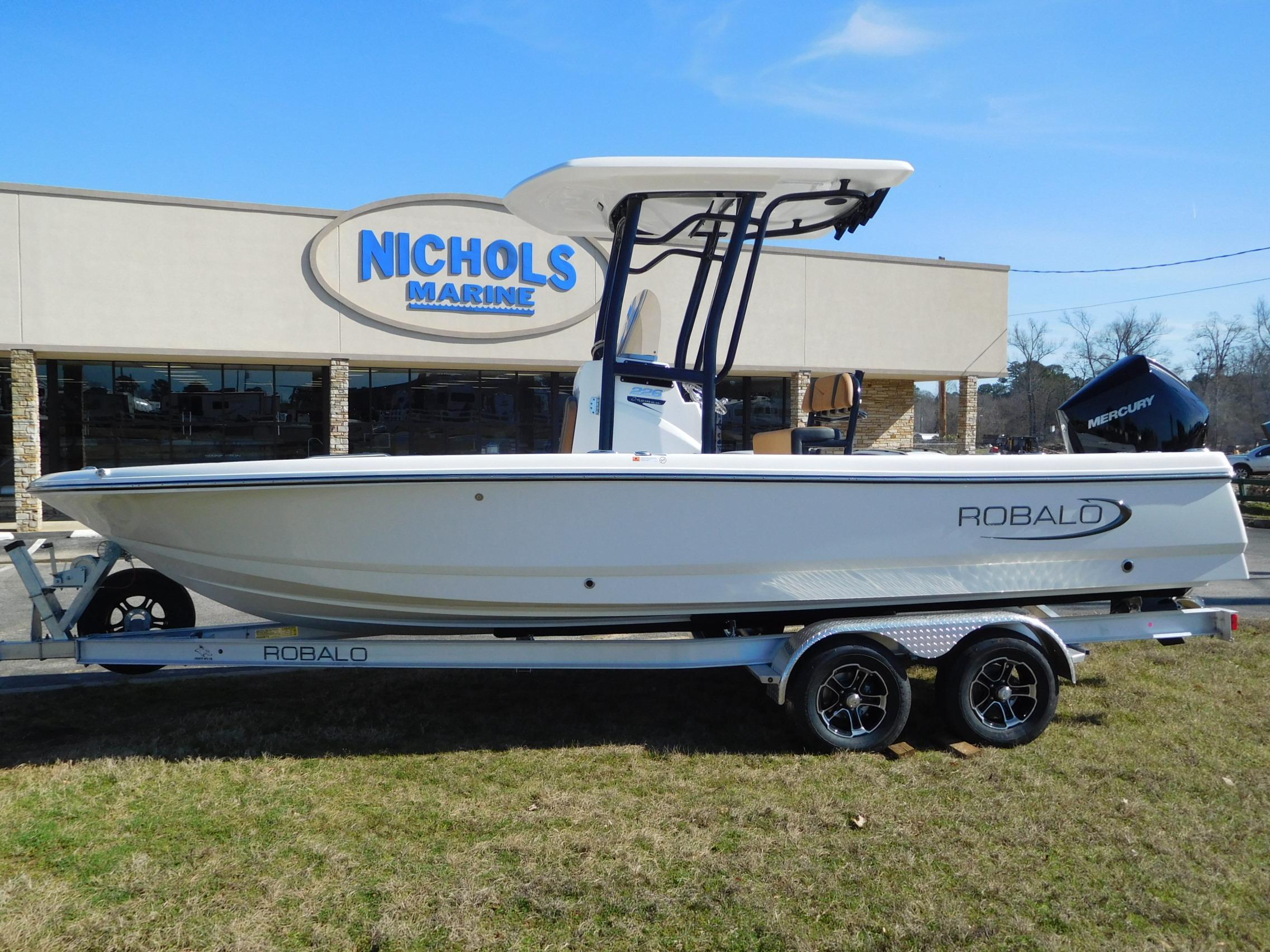 2024 Robalo 226 Cayman