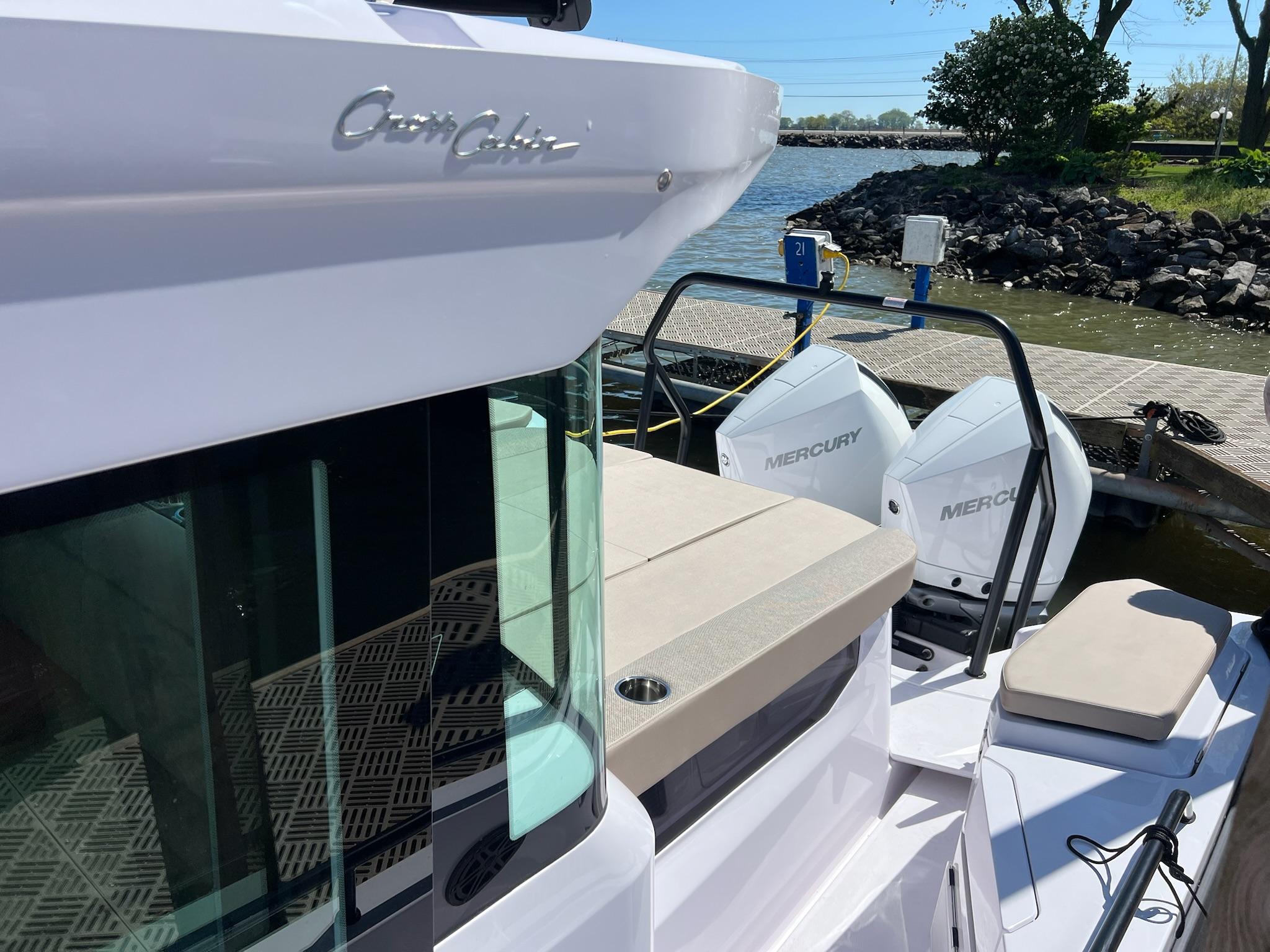 2025 Axopar 37 XC CROSS CABIN