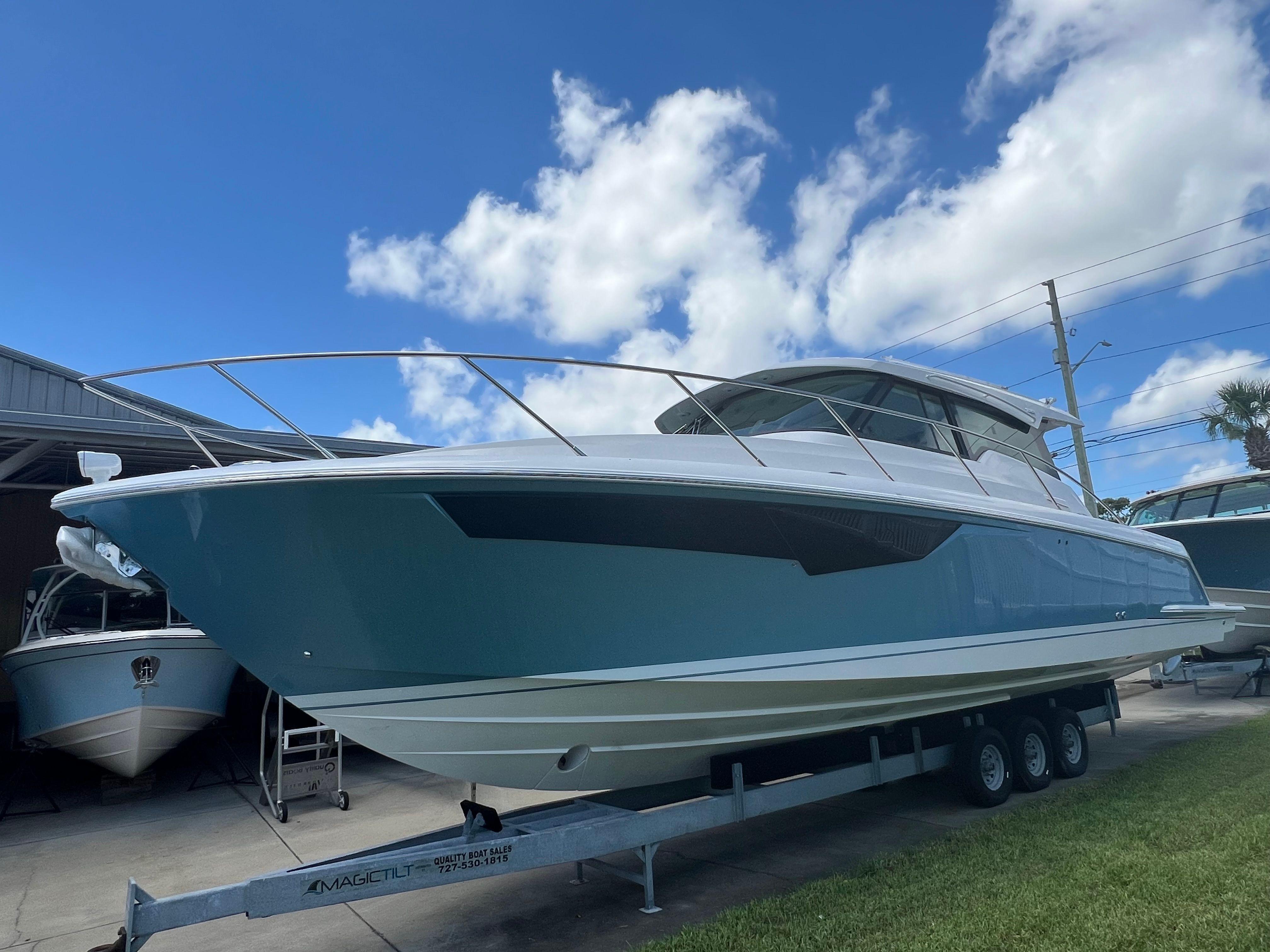 2025 Tiara Yachts 43 LE