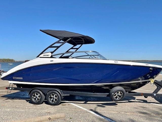 2021 Yamaha Boats 252SD