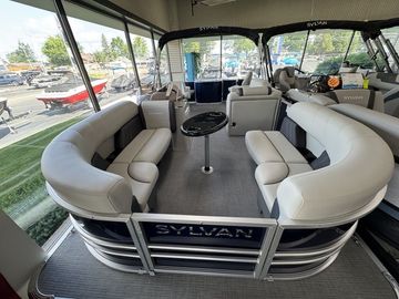 2026 Sylvan Mirage 8520 Party Fish