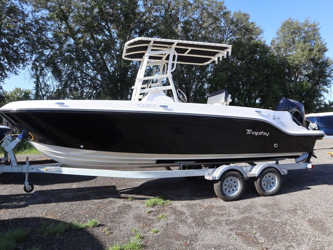 Bayliner Trophy Series T22CC 2025 Bayliner Trophy Series T22CC boat on trailer, parked outdoors.