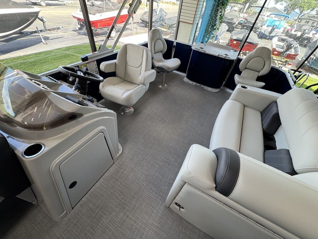 2026 Sylvan Mirage 8520 Party Fish