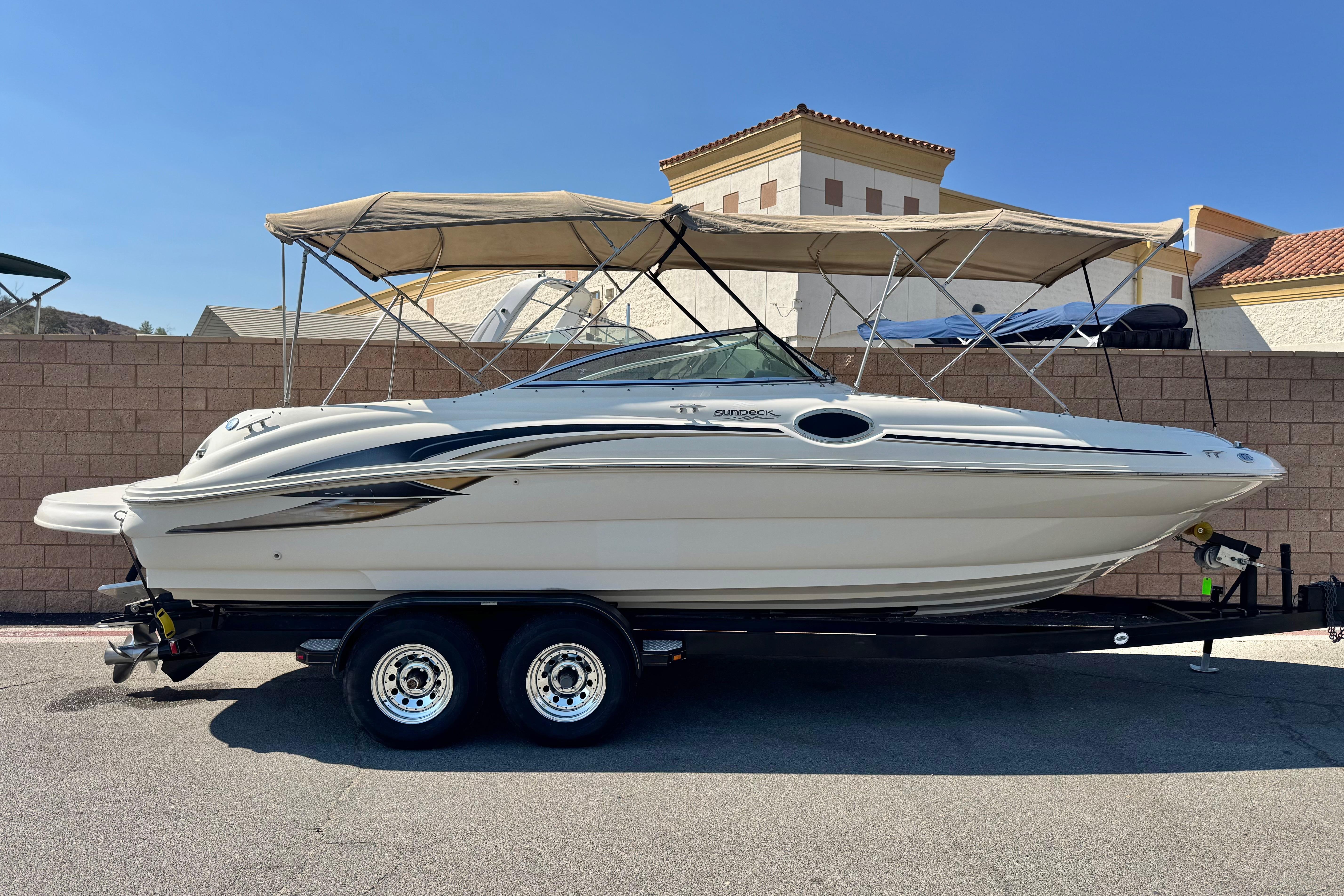2000 Sea Ray 240 Sundeck