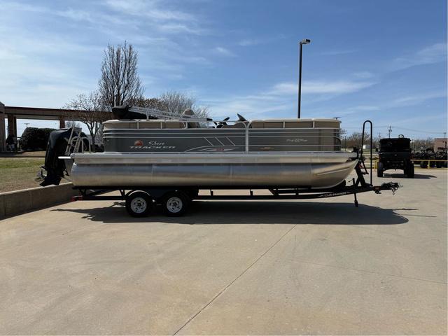 Sun Tracker Fishin' Barge 22 XP3