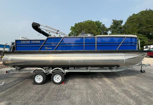 2024 Massimo Marine P24-Limited Lounge Tritoon