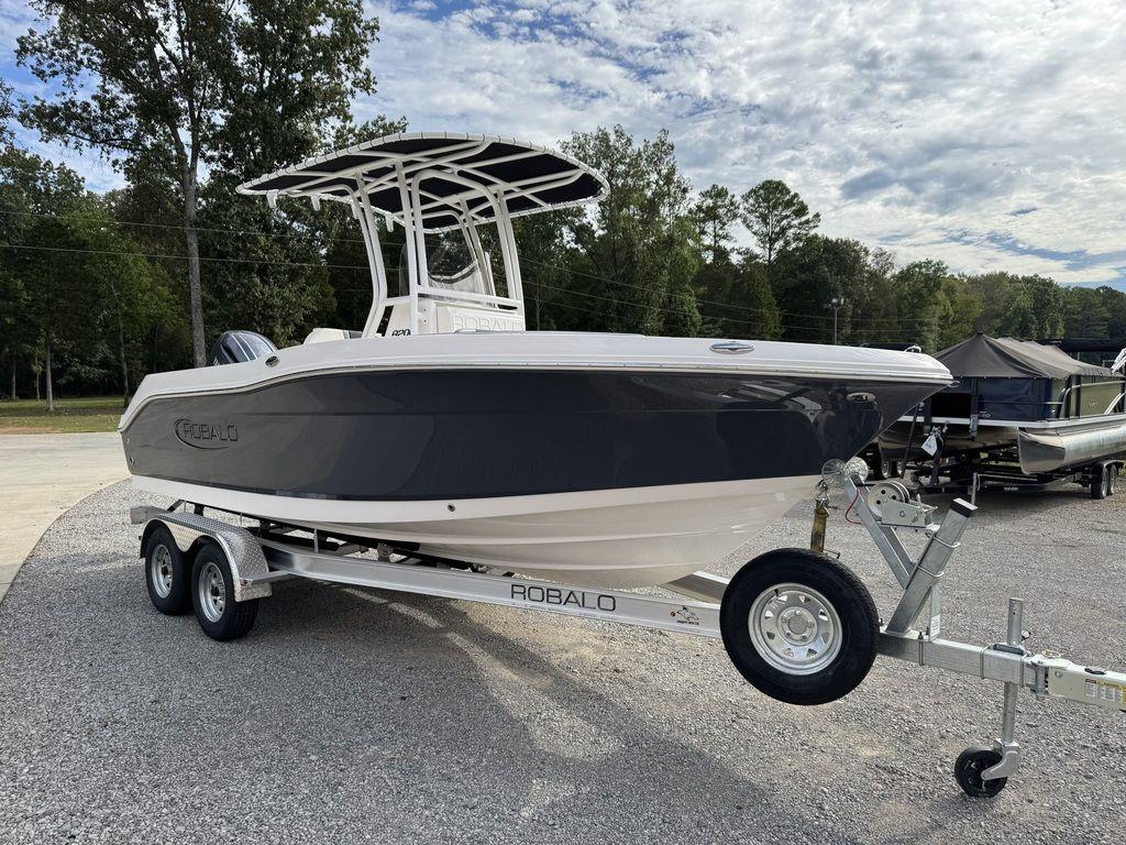 Robalo R200 Center Console
