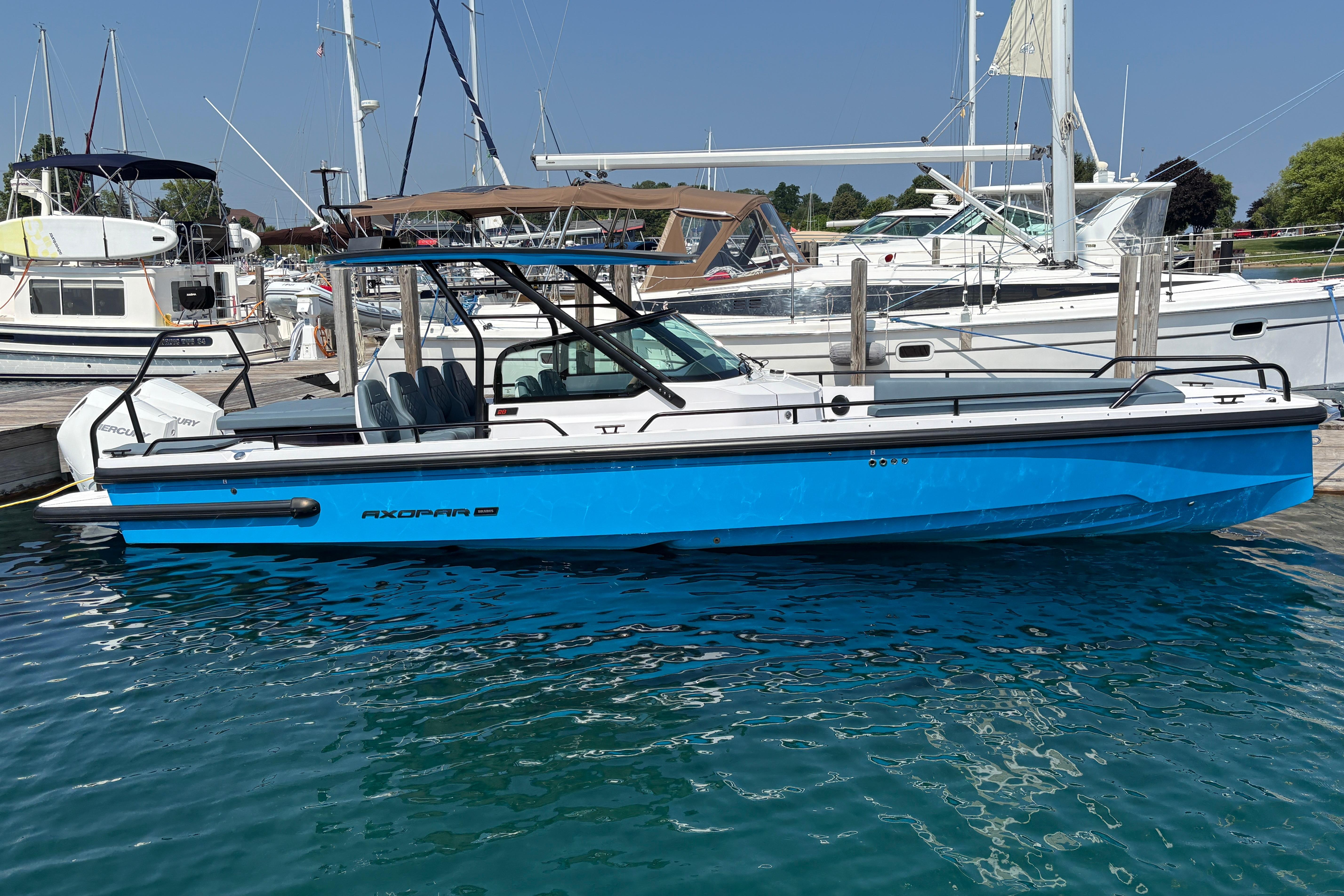 2023 Axopar 28 T-Top