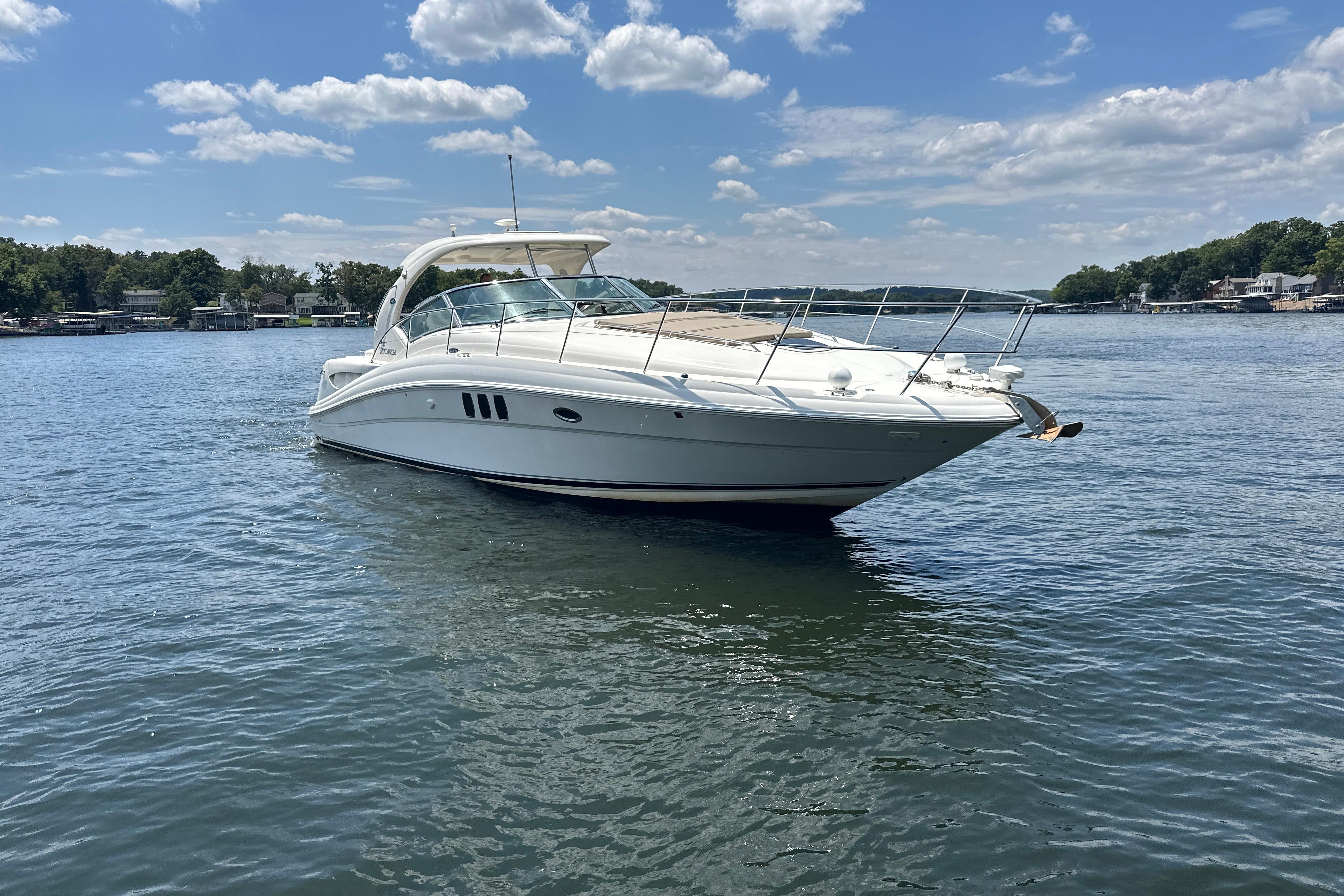 Sea Ray 40 Sundancer 2007 Sea Ray 40 Sundancer yacht on a sunny lake with blue skies.