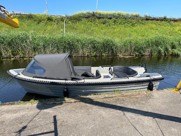 2024 Amigo 550 Prestige Blackline