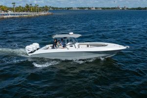 Wellcraft 352 Fisherman 2005 Wellcraft 352 Fisherman boat cruising on open water with passengers onboard.