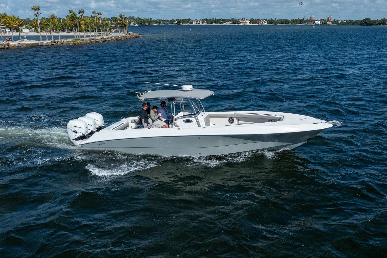 2005 Wellcraft 352 Fisherman