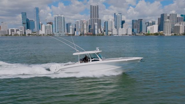 2025 Boston Whaler 380 Outrage