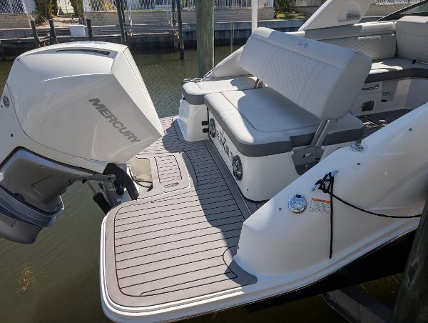 2022 Sea Ray SDX 250 Outboard