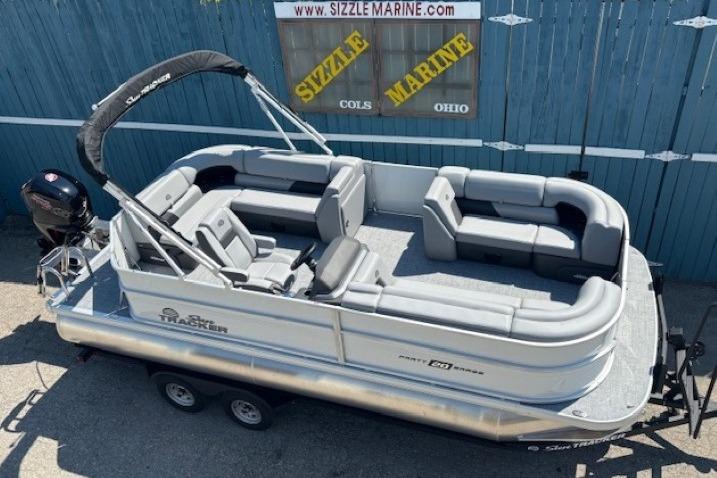 2026 Sun Tracker Party Barge 20 DLX