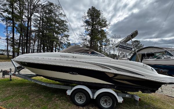 2003 Sea Ray 220 Sundeck