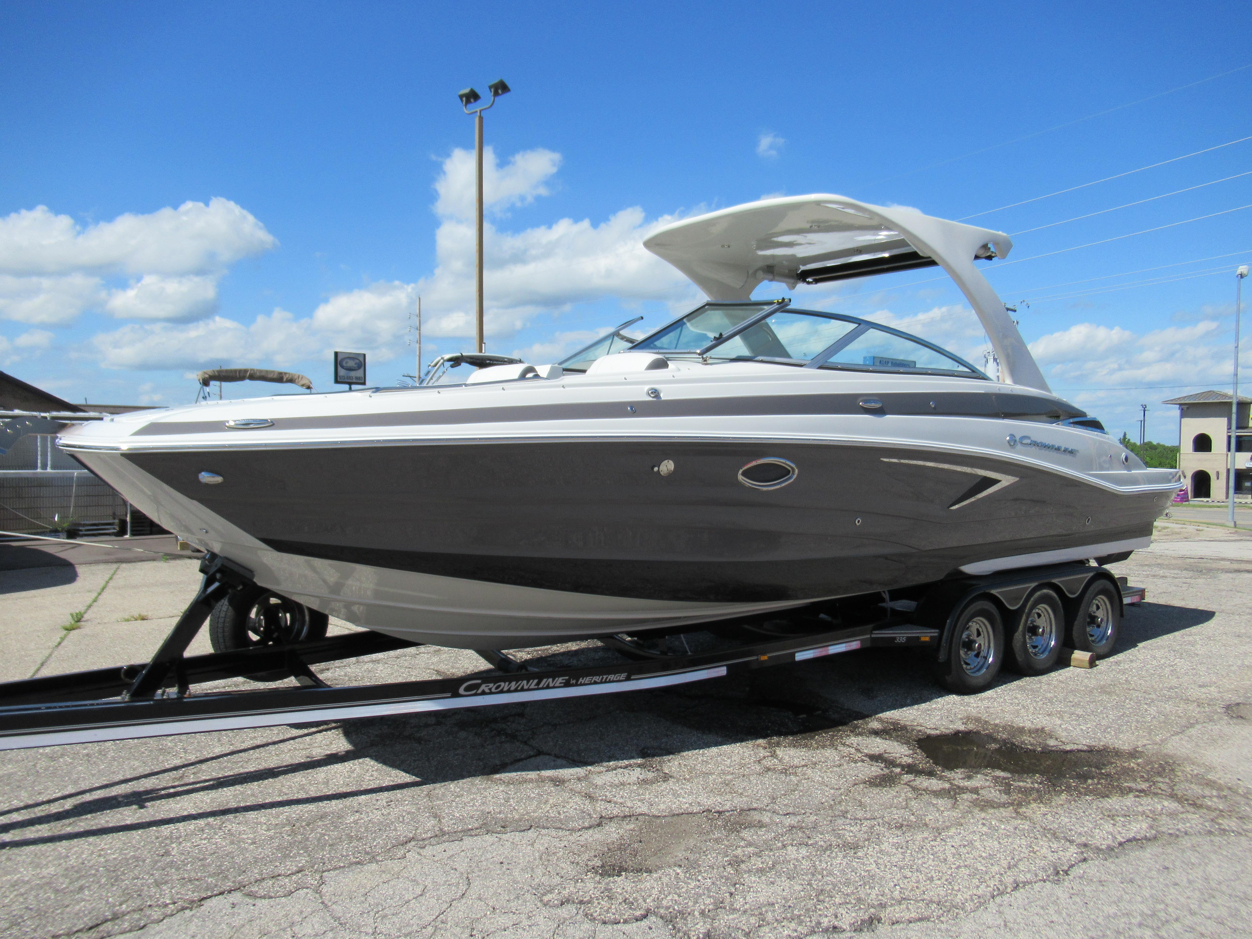 2022 Crownline E305