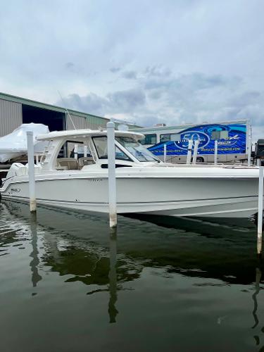 2025 Boston Whaler 350 Realm