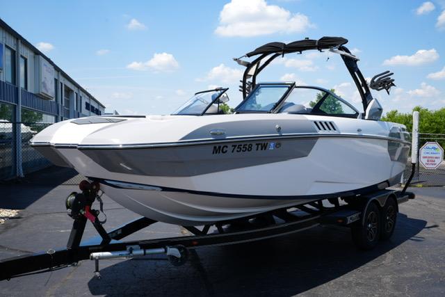 Supra SA400-550 2016 Supra SA400-550 boat on trailer, parked outdoors under a clear blue sky.