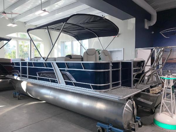 Starcraft EX22 FD 2024 Starcraft EX22 FD pontoon boat in showroom.