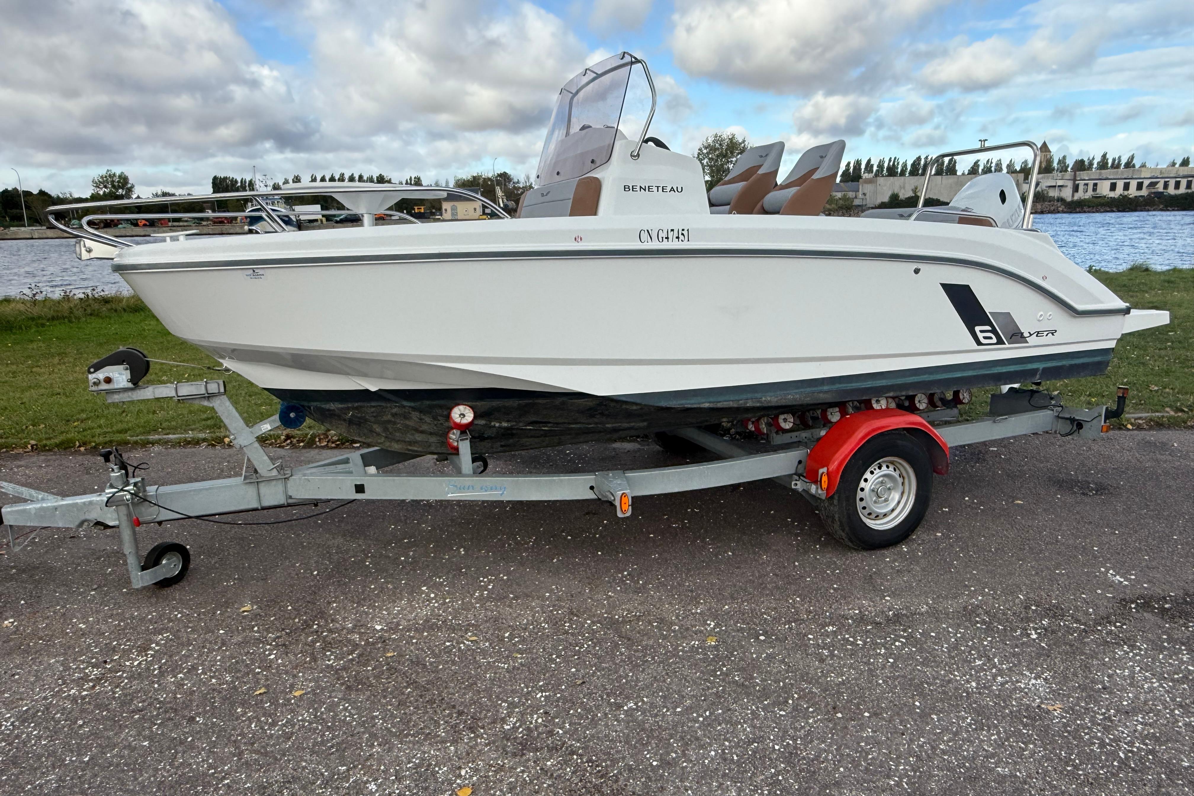 Beneteau Flyer 6 SPACEdeck 2022 Beneteau Flyer 6 SPACEdeck boat on trailer by a riverbank.