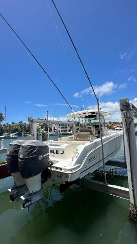 Boston Whaler 330 Outrage