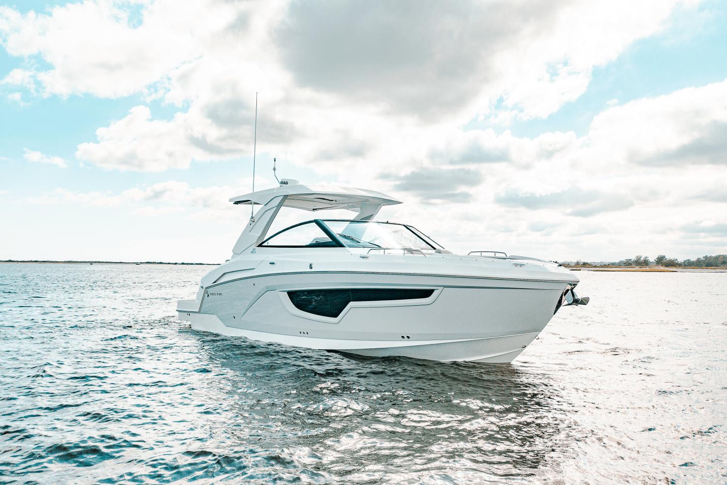 2025 Cruisers Yachts 34 GLS Outboard