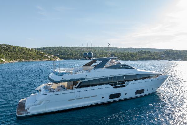 Ferretti Yachts 960