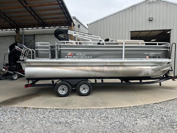 2024 Sun Tracker Fishin' Barge 20 DLX