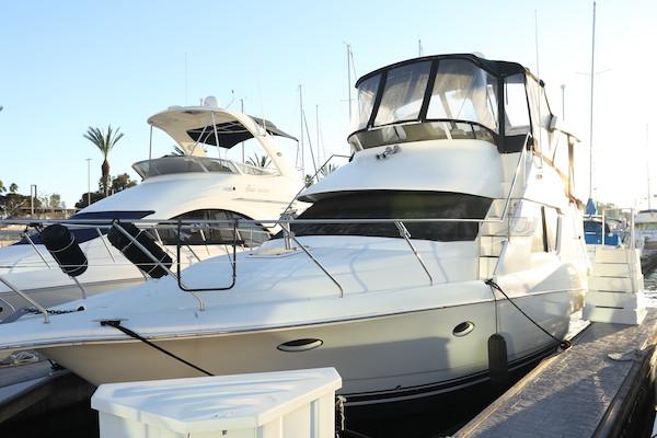 Silverton 352 Motor Yacht 2000 Silverton 352 Motor Yacht docked at marina, side view.