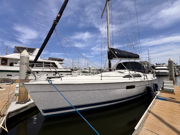 2000 Hunter 410