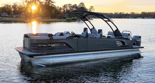 2025 Avalon Excalibur LTD Quad Lounge Windshield