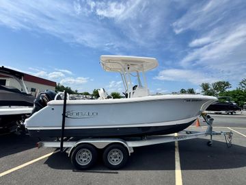 2022 Robalo R230 Center Console